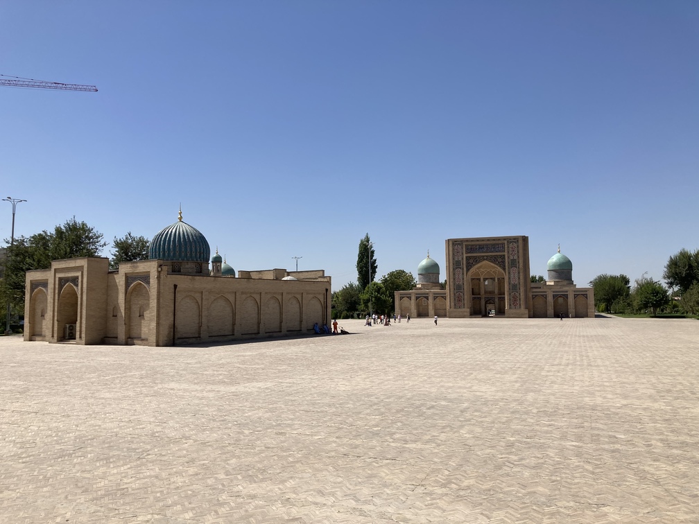 Muyi Muborak Madrasah et Madrasah Barakhan